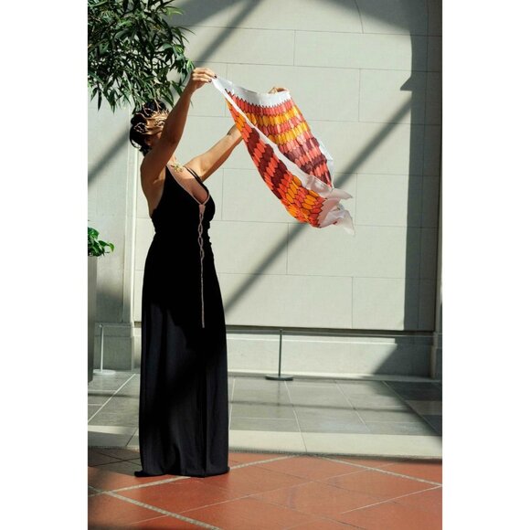 Beehive Patterned Vintage Scarf - A Buzzworthy Accent in Sustainable Fashion - Picture 4 of 6